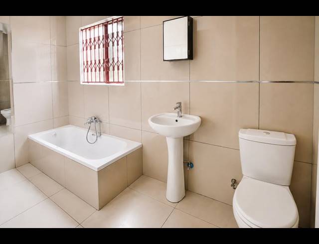 4 BEDROOM HOUSE FOR SALE IN HEUWELOORD